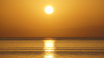 暁の時間。朝日