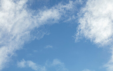 Obraz premium Overlay de Ciel Bleu et Nuages blanc– Texture Lumineuse pour Retouche Photo