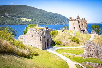 Fototapeta premium urquhart castle, loch ness, highlands, scotland, uk, ruins of castle