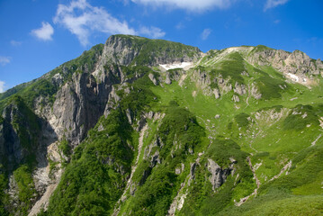 北アルプスの秩父平付近から望む秩父岩