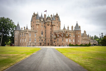 Fototapeta premium glamis castle, scotland, royals, queen mum, uk, europe