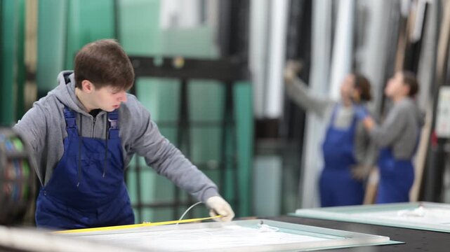 She finds out length of workpiece and carries out intermediate control of dimensions of product.