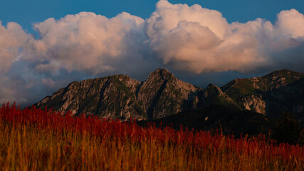 Widok na tatry w pochmurny dzień