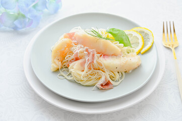 白桃と生ハムのカッペリーニ