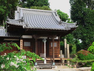 A main hall of the temple located in the middle of the mountain.
This is an example of Japanese traditional architecture.