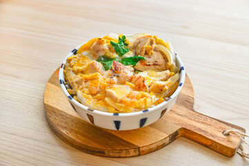 炙った鶏で親子丼