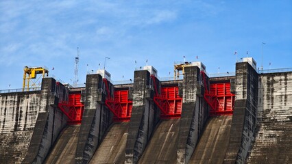 Flood gate dam ate closed. © lesyeuxdedidi