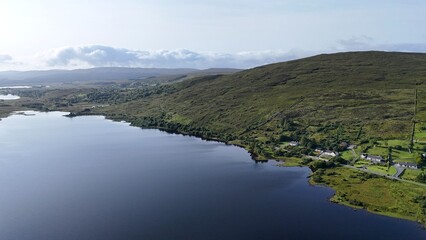 survol du parc national du Connemara en Irlande et de la côte