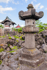 鬼押出し - 灯籠と鬼押出し園の景色