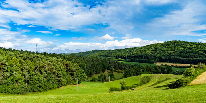 Blick in die Fr&auml;nkische Schweiz von Hannberg und Langenloh bei Waischenfeld aus 2
