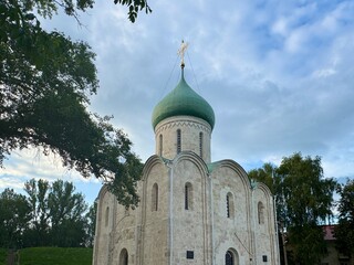 Fototapeta premium Orthodox Church of Pereslavl-Zalessky on a warm summer day. The Golden Ring of Russia. High quality photo