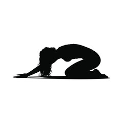 Obraz premium Silhouette of a woman practicing yoga in a gentle forward fold pose