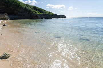 古宇利島 ティーヌ浜に打ち寄せる波