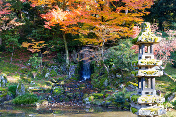 紅葉真っ盛りの金沢　日本三名園のひとつ兼六園