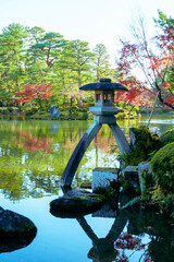 紅葉真っ盛りの金沢　日本三名園のひとつ兼六園