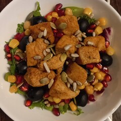 Fresh Chicken Caesar Salad with crisp romaine lettuce, juicy grilled chicken, crunchy croutons, and creamy Caesar dressing. A classic, flavorful, and satisfying dish perfect for any meal!