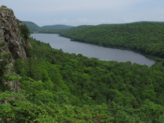 Obraz premium Hazy Lake of the Clouds in Forest of Trees in Michigan's Upper Peninsula UP U.P. Viewed from Above under Cloudy Sky