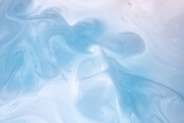Obraz premium Blue and White Flowing Watercolor Background
