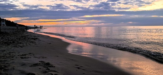 morze bałtyckie w polsce wsch&oacute;d zach&oacute;d sł&oacute;ńca krynica morska kąty rybackie sztutowo stegna poland mikoszewo jantar woda