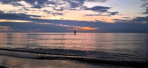 morze bałtyckie w polsce wsch&oacute;d zach&oacute;d sł&oacute;ńca krynica morska kąty rybackie sztutowo stegna poland mikoszewo jantar woda