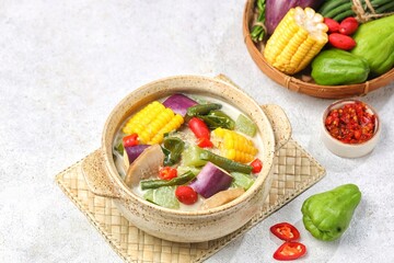 Sayur Lodeh. Lodeh vegetables are vegetables that are usually made from Japanese pumpkin, long beans, eggplant, tempeh, chili, corn and coconut milk.