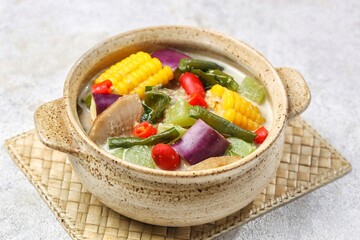 Sayur Lodeh. Lodeh vegetables are vegetables that are usually made from Japanese pumpkin, long beans, eggplant, tempeh, chili, corn and coconut milk.