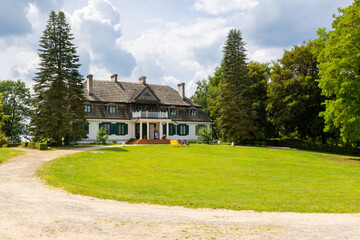 Fototapeta premium Moniak Manor House in Janowiec – Historic Noble Residence in Poland