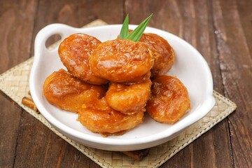 Kue Gemblong. Gemblong is made from white glutinous rice flour dough which is kneaded until smooth and shaped into a slightly flat oval and coated with sugar.