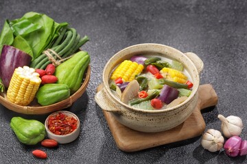 Sayur Lodeh. Lodeh vegetables are vegetables that are usually made from Japanese pumpkin, long beans, eggplant, petai, tempeh, chili, corn and coconut milk.