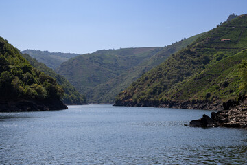 Boat tour through the Sil Canyon in Ribeira Sacra, Galicia, Spain, departing from Embarcadoiro da Ponte do Sil, Monforte de Lemos. Scenic river and vineyards.