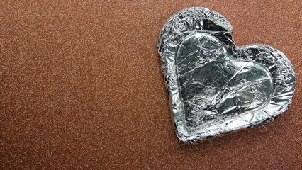 Symbol miłości i wierności w postaci srebrnego serca © tomo81