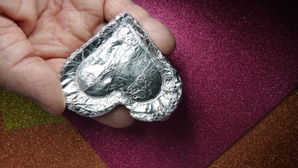 Symbol miłości i wierności w postaci srebrnego serca © tomo81