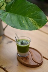 抹茶　ドリンク　葉