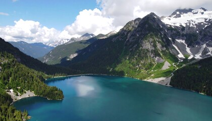 Obraz premium Alpine lake nestled amongst towering peaks