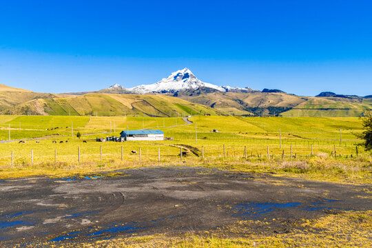 Carihuayrazo Volcano, a volcano in the Ecuadorian Andes