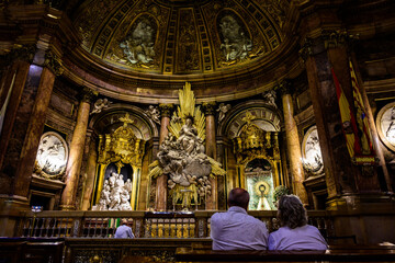 Fototapeta premium Basilica interior with devotees at El Pilar in Zaragoza