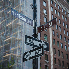 Obraz premium NYC street signs 69th and Madison
