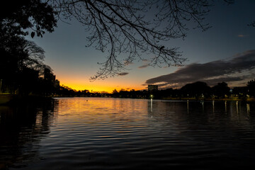 Por do sol no Lago Igap&oacute; - Londrina - PR