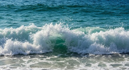 Fototapeta premium Ocean Waves Crashing on Shore: Blue and White Water