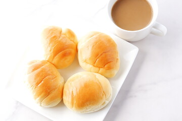 コーヒーとバターロール -...