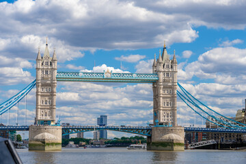 Obraz premium Famous landmark of London Bridge over River Thames