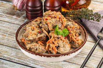 Chicken liver with cream and carrot