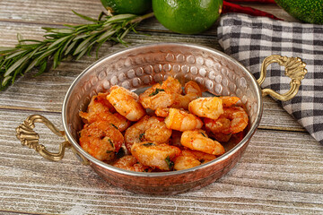 Roasted shrimps in the bowl