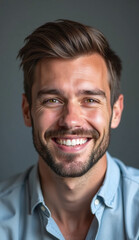 Obraz premium Cheerful bearded man with perfect teeth and stylish hair in a casual shirt close up shot.
