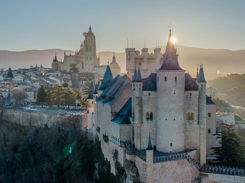 Aerial view of the imposing Alc&Atilde;&iexcl;zar de Segovia fortress, a medieval marvel with striking stone walls and turrets against the backdrop of the Segovia Cathedral, Segovia, Castilla y Le&Atilde;&sup3;n, Spain.