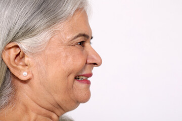 Obraz premium Side view of attractive senior woman isolated on white studio background