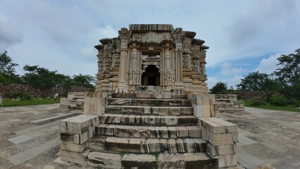 Naklejka premium Ancient Ruined Temple with Detailed Carvings and Stone Reliefs in Chittorgarh Fort Heritage Complex Rajasthan