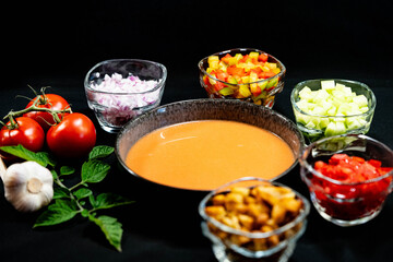 Gazpacho ist eine kalte spanische Tomatensuppe