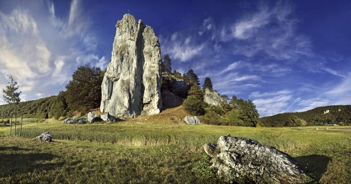 Climbers' paradise and nature adventure Burgsteinfelsen, rock formation, Altmuehltal, near Dollnstein, Bavaria, Germany, Europe