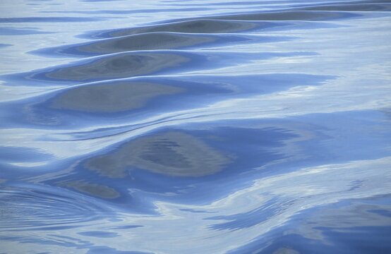 Waves in the polar sea, Spitsbergen, Svalbard, Arctic, Norway